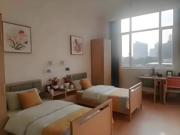 活佛王兴夫“点化”140位女信徒，全程不穿衣服，场面失控