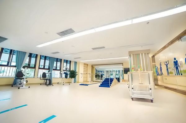 2025硕士落户深圳_汪小菲带儿女到内蒙古，玥儿骑马他牵马 必须强大一个心的内具备
